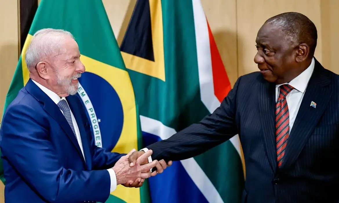 Na África do Sul, Lula discute temas bilaterais e se prepara para G20
