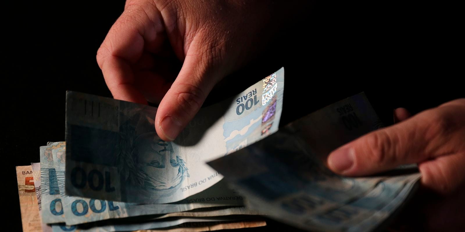 Governo libera saldo do FGTS retido pelo saque-aniversário