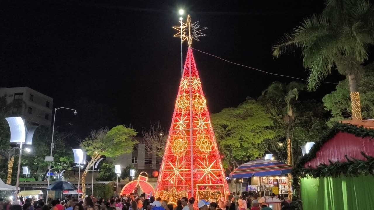 Luzes coloridas e trabalho com crochê marcam o início do Natal Pontos de Luz em Itabira