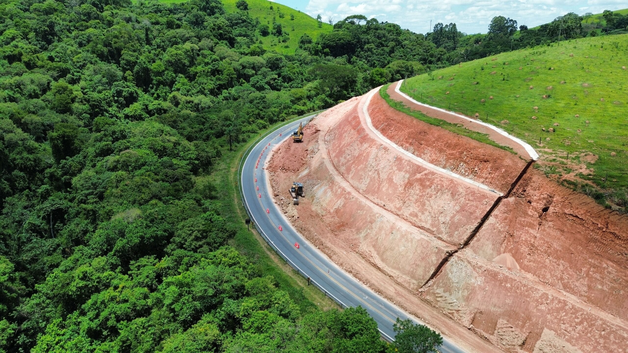 Agência Minas Gerais | Obras de ampliação na MG-290 avançam no Sul de Minas