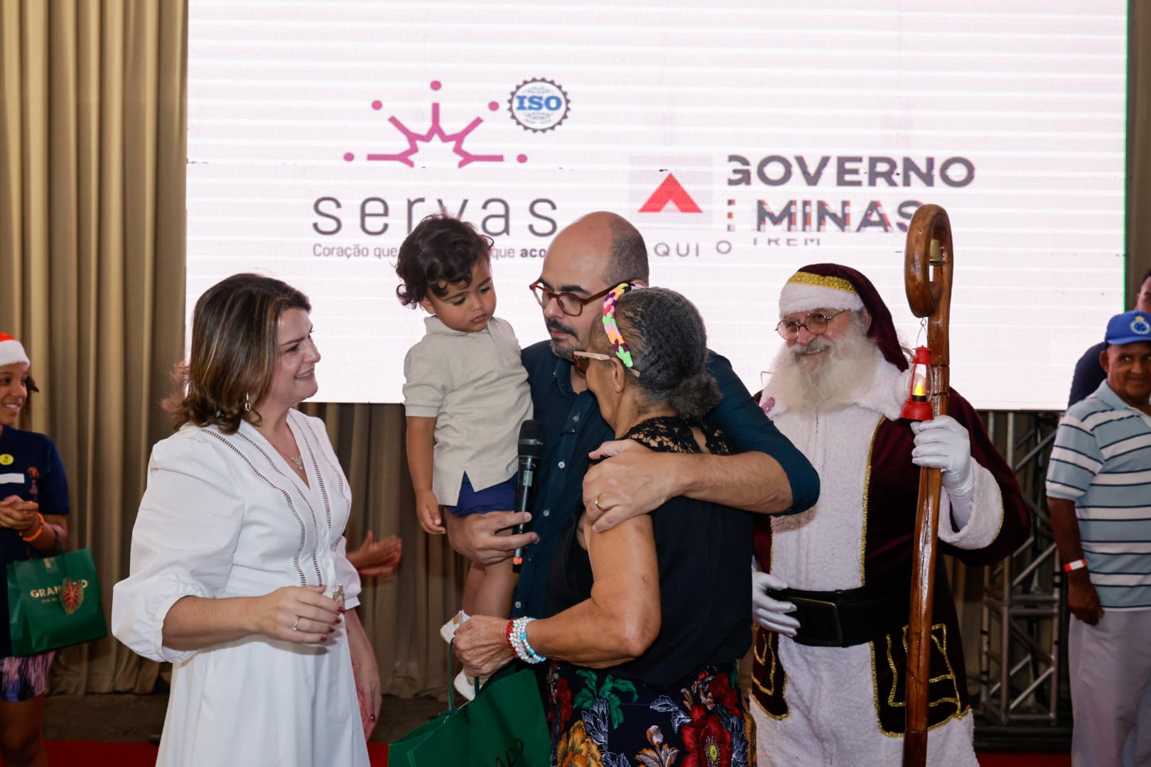 Agência Minas Gerais | Natal Solidário leva acolhimento e afeto ao Palácio da Liberdade, em Belo Horizonte