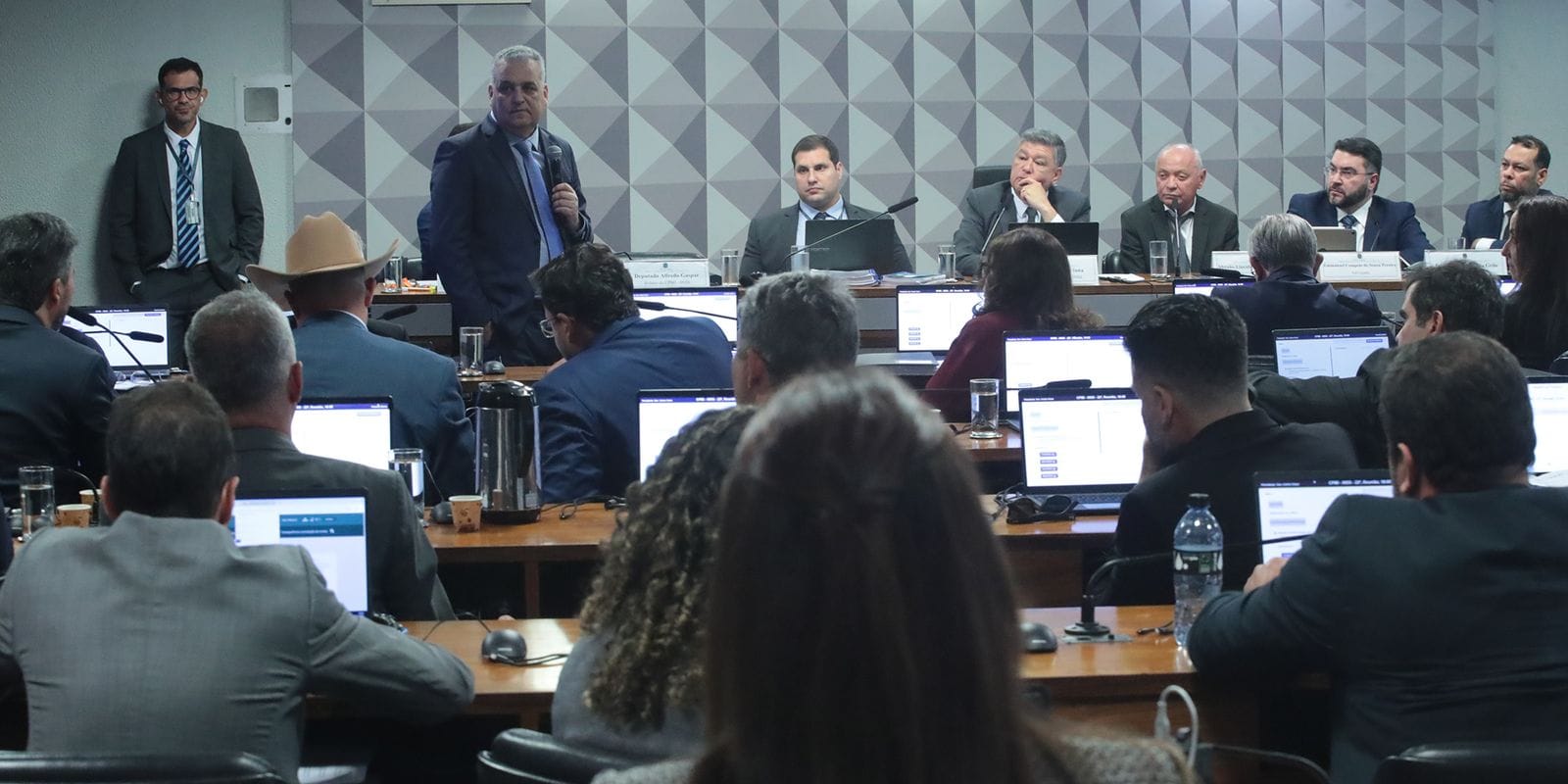 CPMI do INSS convoca dono do Banco Master e governador Zema
