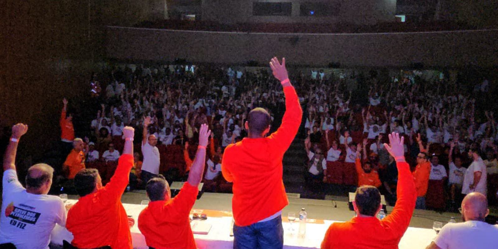 Petroleiros do Norte Fluminense suspendem greve após 16 dias