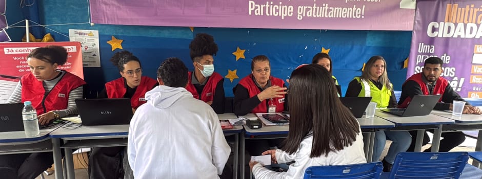 Agência Minas Gerais | Escola vira praça de serviços e aproxima ainda mais o Estado de quem mais precisa na Vila Cafezal