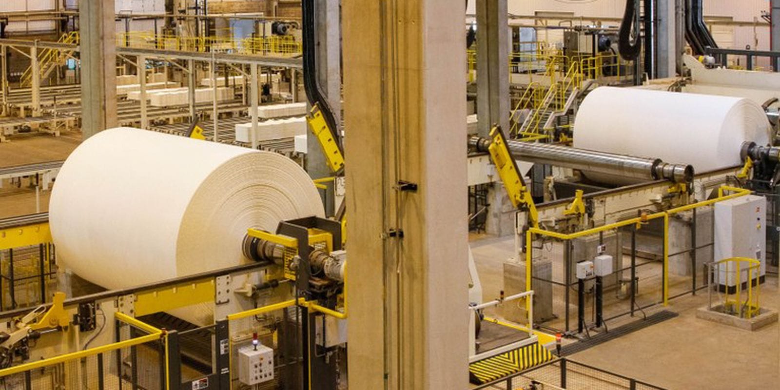 CNI aponta juros como responsáveis por desaceleração da indústria