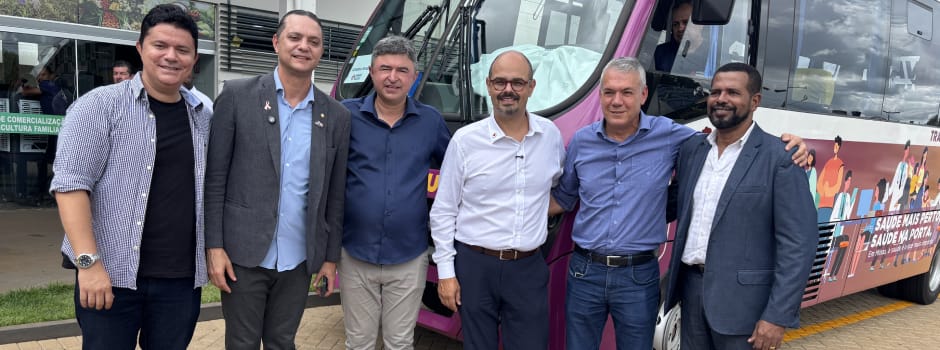 Agência Minas Gerais | Governo de Minas entrega micro-ônibus do programa Transporta SUS ao município de Campina Verde