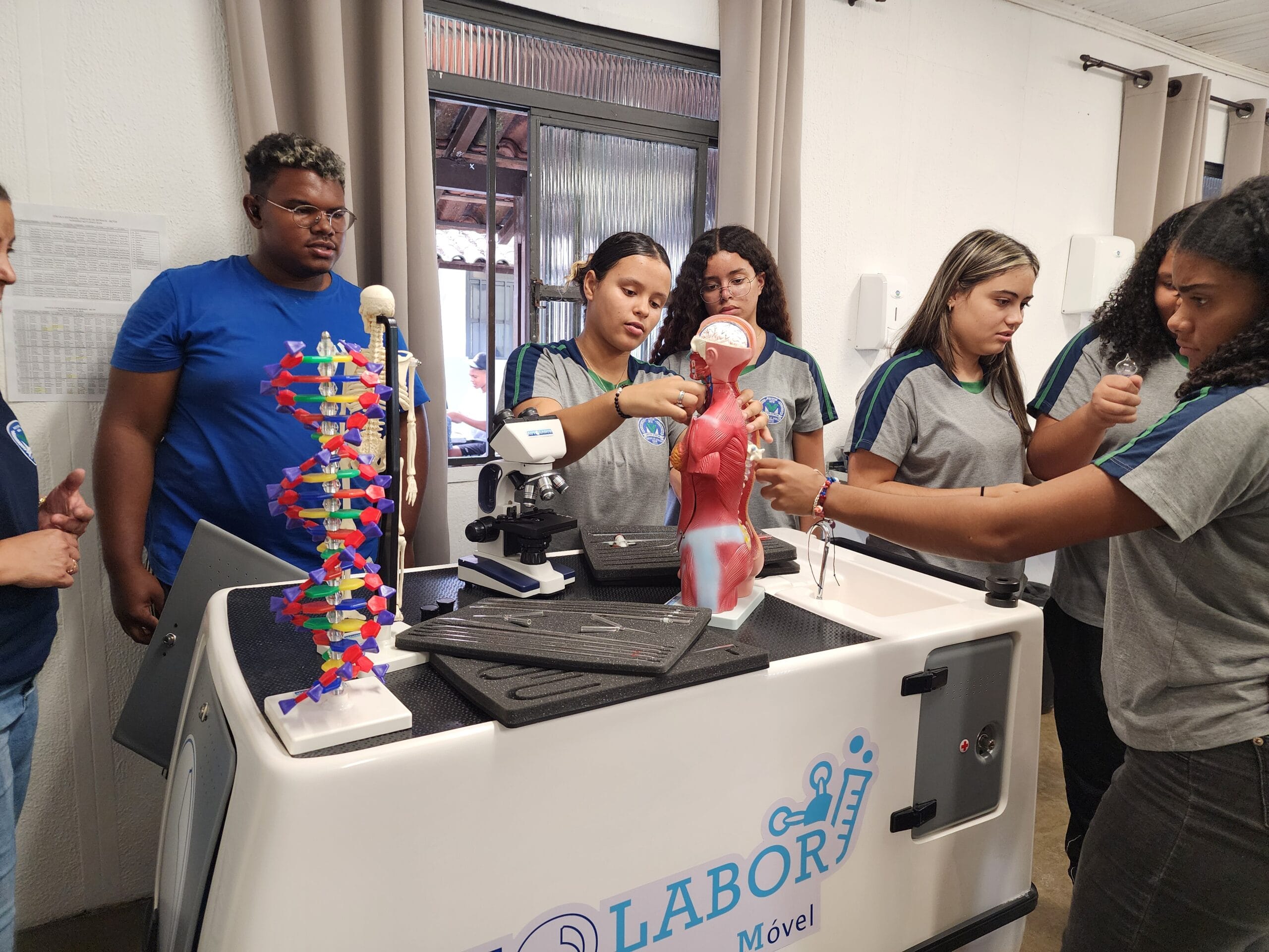 Agência Minas Gerais | Formação fortalece uso de laboratórios móveis e amplia aulas práticas na rede estadual