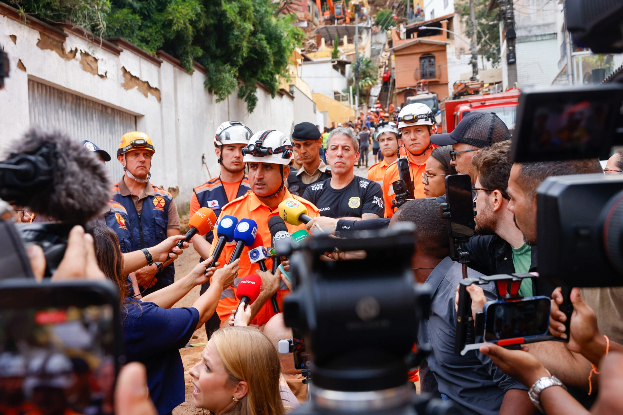 Agência Minas Gerais | Forças de Segurança de Minas mantém buscas e apoiam a população na Zona da Mata