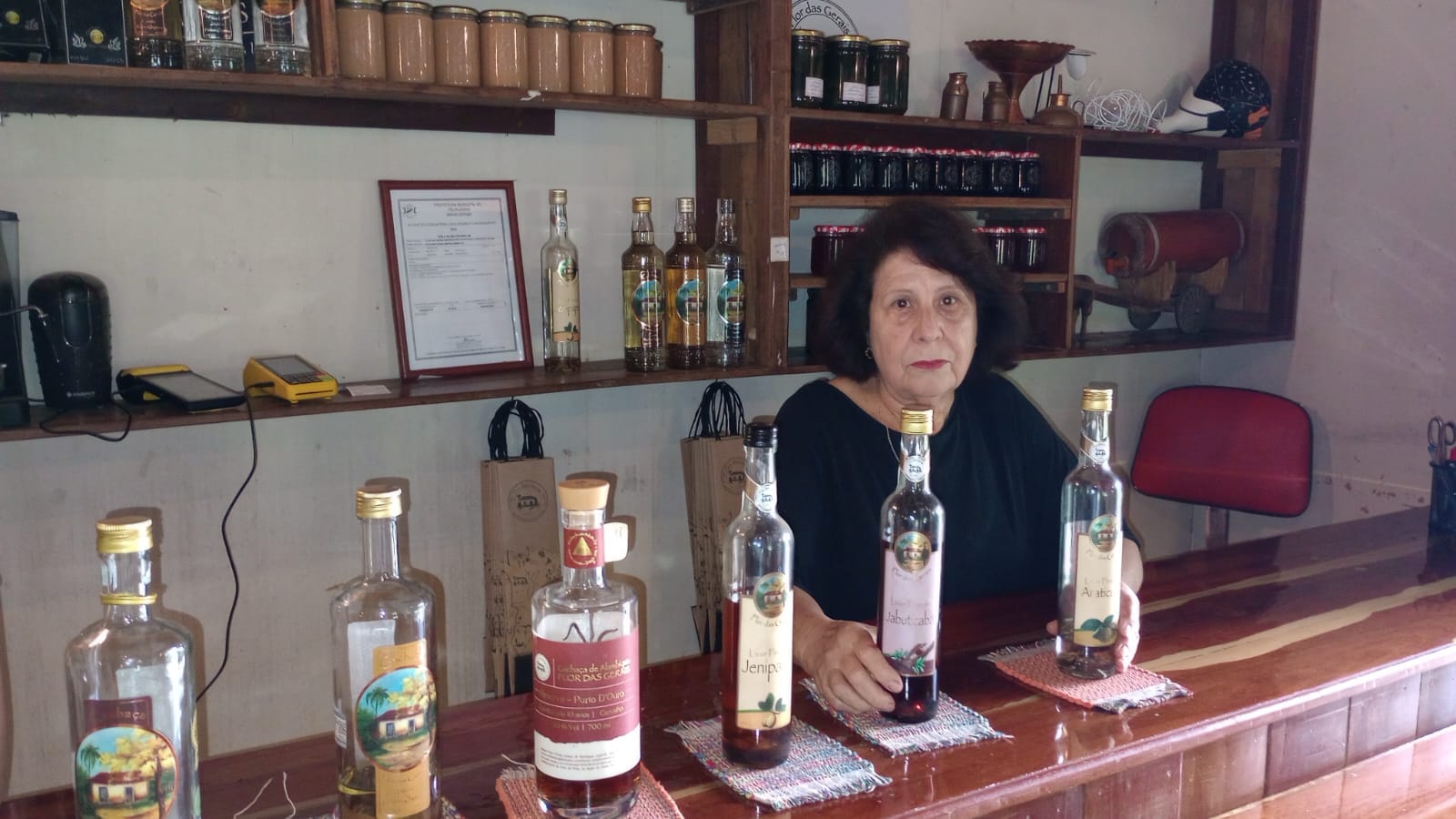 Agência Minas Gerais | Professora aposentada diversifica produção e potencializa renda para a família em Felixlândia