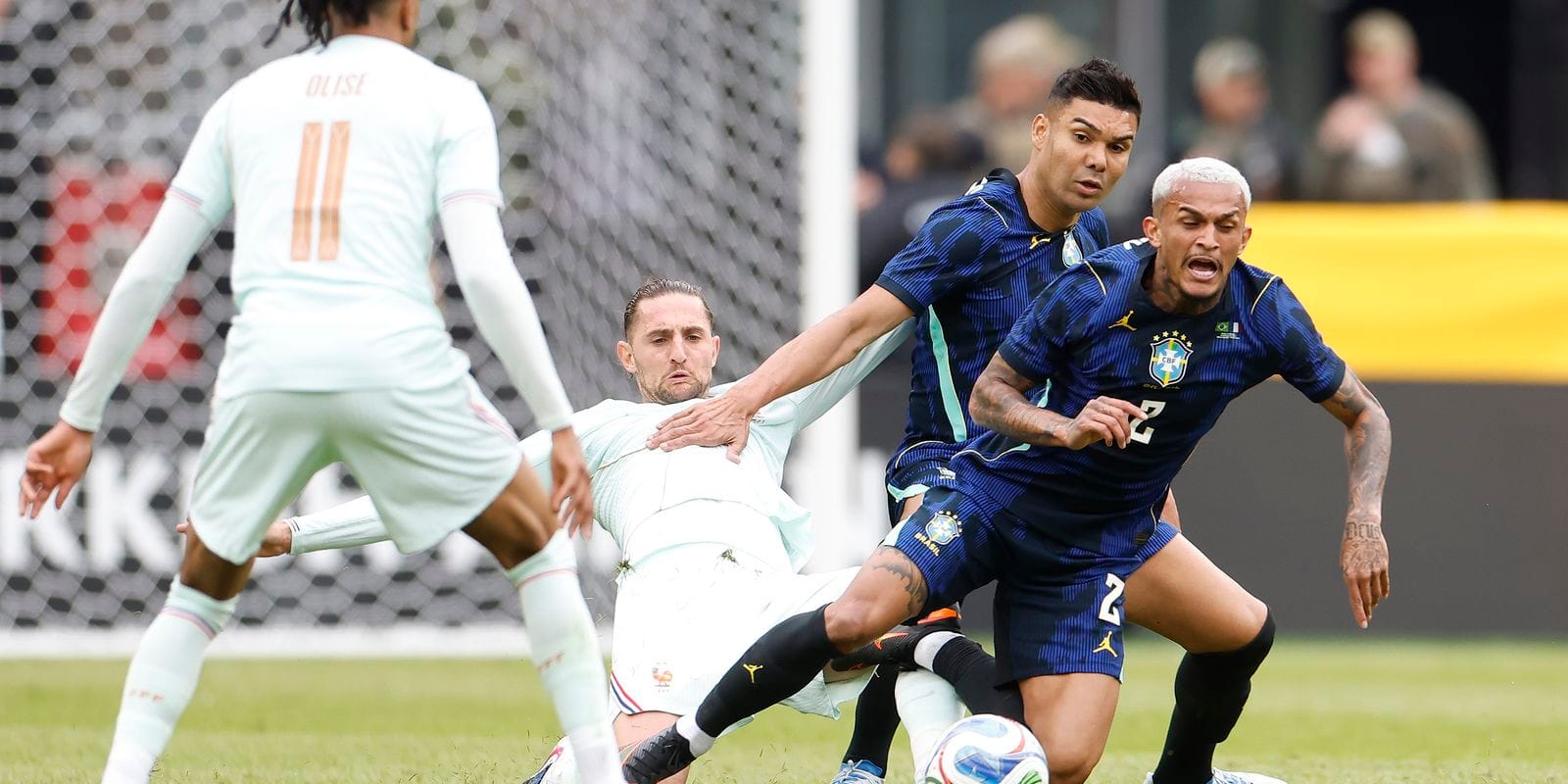 Brasil joga mal e perde de 2 a 1 para a França nos EUA