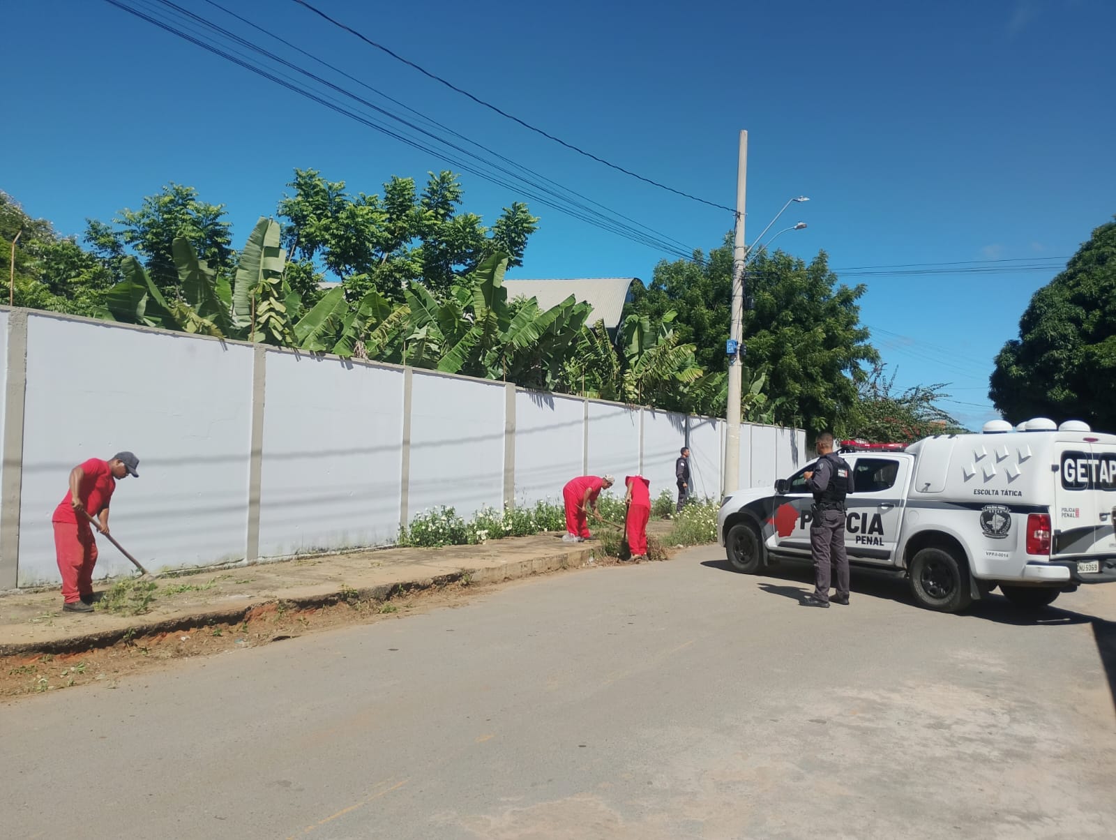 Agência Minas Gerais | Presídio de Janaúba promove ação de limpeza em espaços públicos do município com mão de obra de custodiados