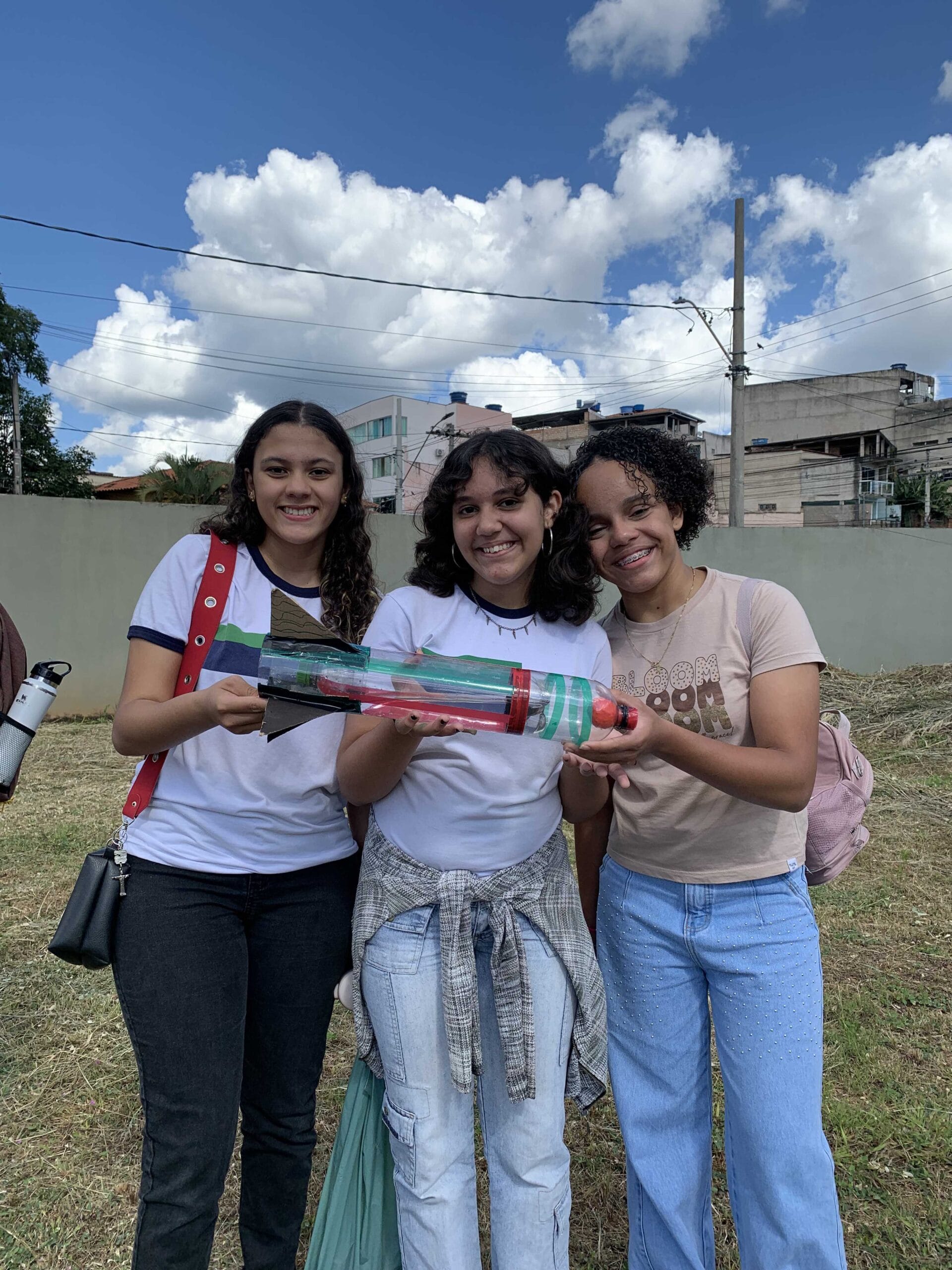 Alunos da rede municipal de Itabira intensificam preparação para Olimpíadas de Astronomia e Foguetes