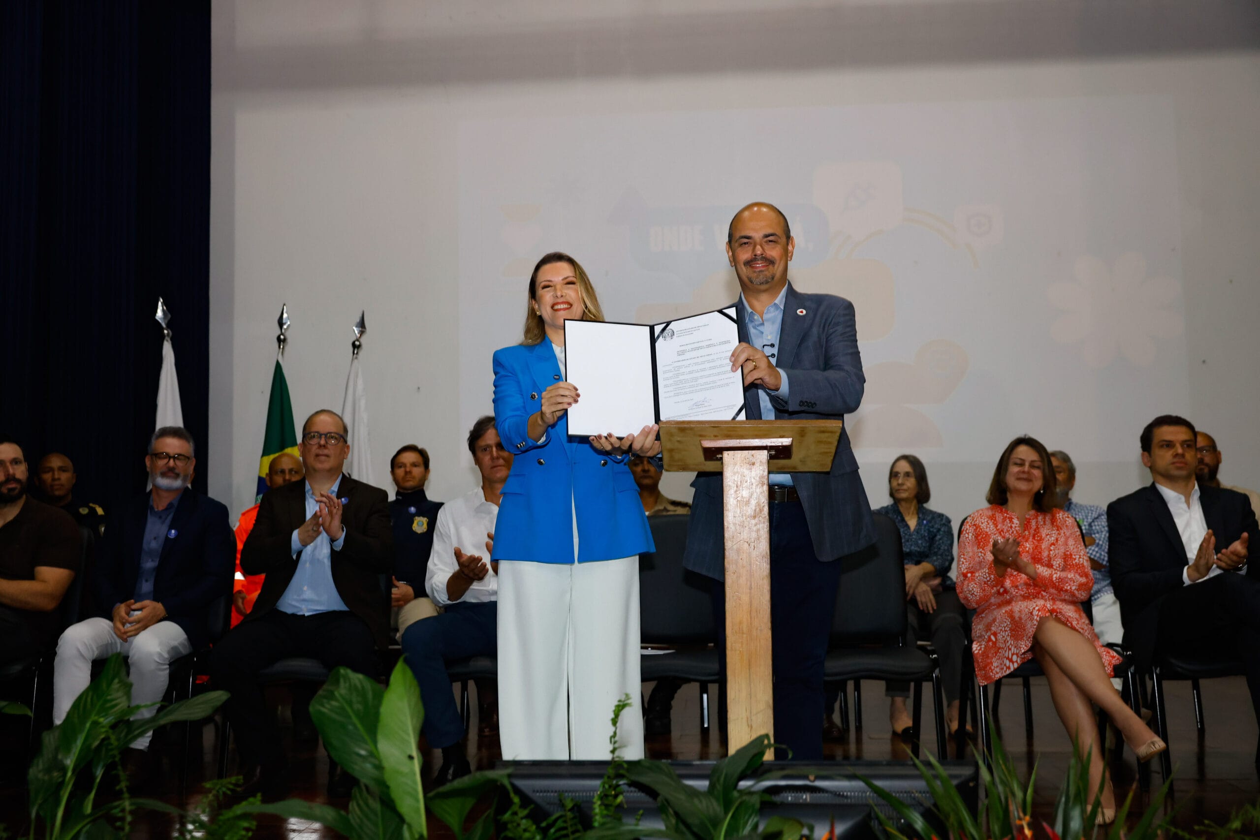 Agência Minas Gerais | Governo de Minas transfere capital para Uberaba e assina acordo de cooperação para fortalecer projeto Farmácia Viva na cidade