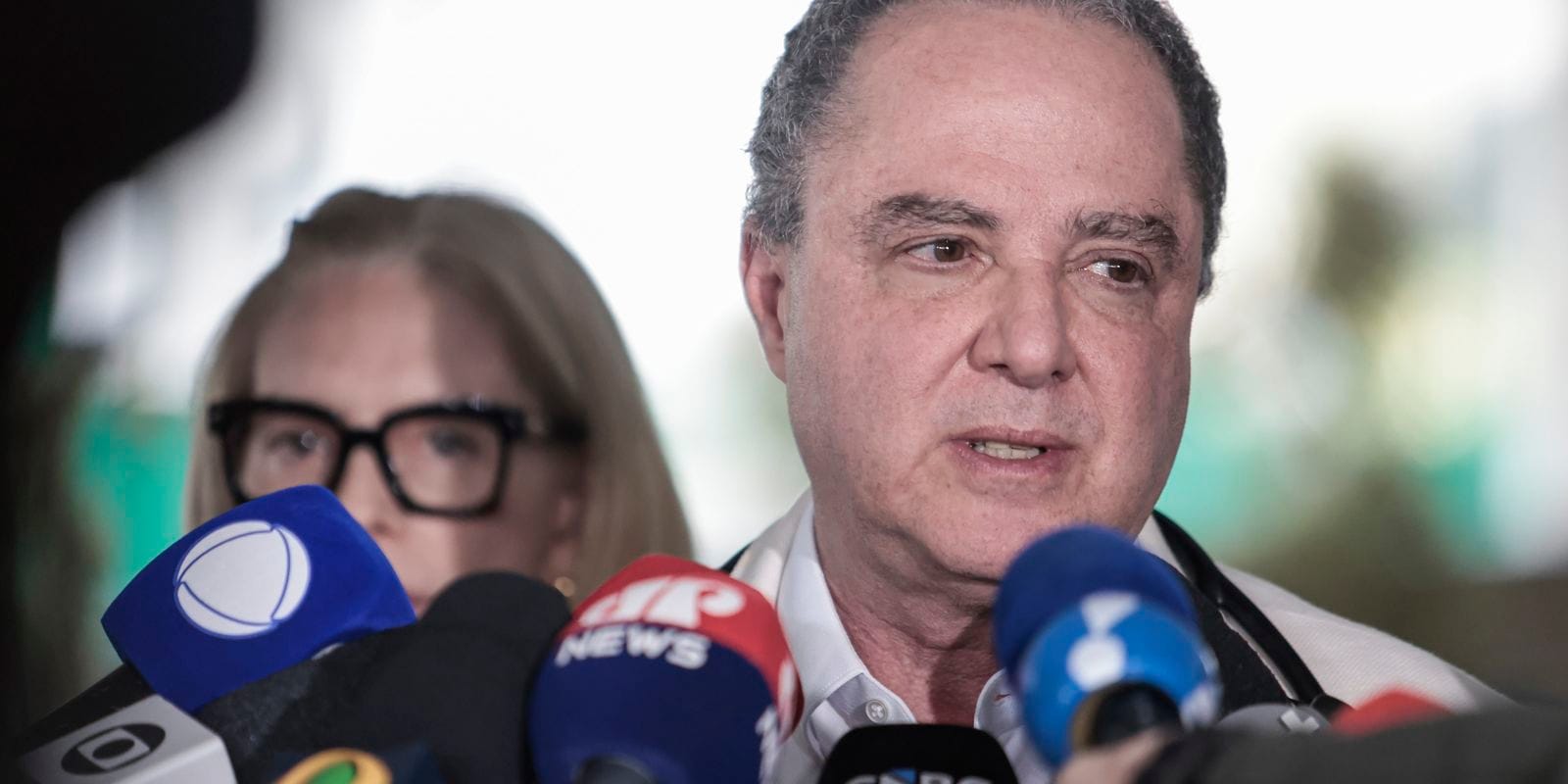 Médico diz que Lula retirou lesão e deve repousar nos próximos dias