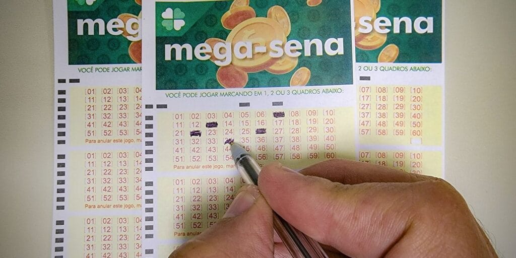 Mega-Sena não tem ganhador; prêmio acumula e vai a R$ 6 milhões Mega-Sena não tem ganhador; prêmio acumula e vai a R$ 6 milhões