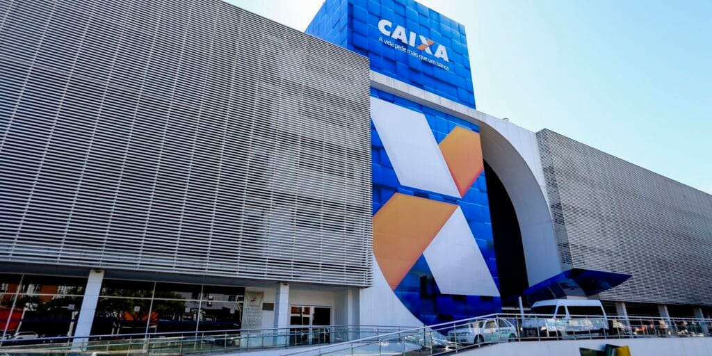 Caixa e BB liberam abono salarial para nascidos em maio e junho Caixa e BB liberam abono salarial para nascidos em maio e junho