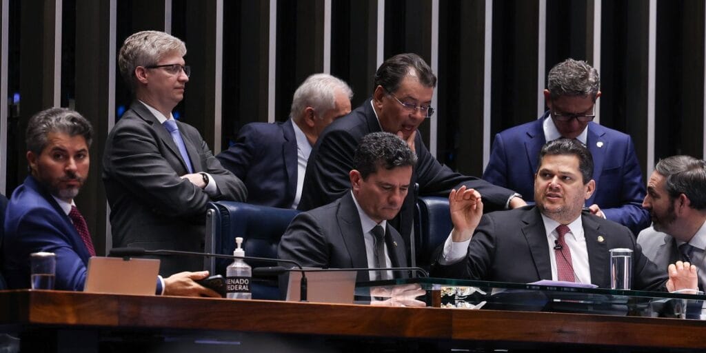 Senado aprova uso do Fundo do Pré-Sal para dívidas do agro Senado aprova uso do Fundo do Pré-Sal para dívidas do agro
