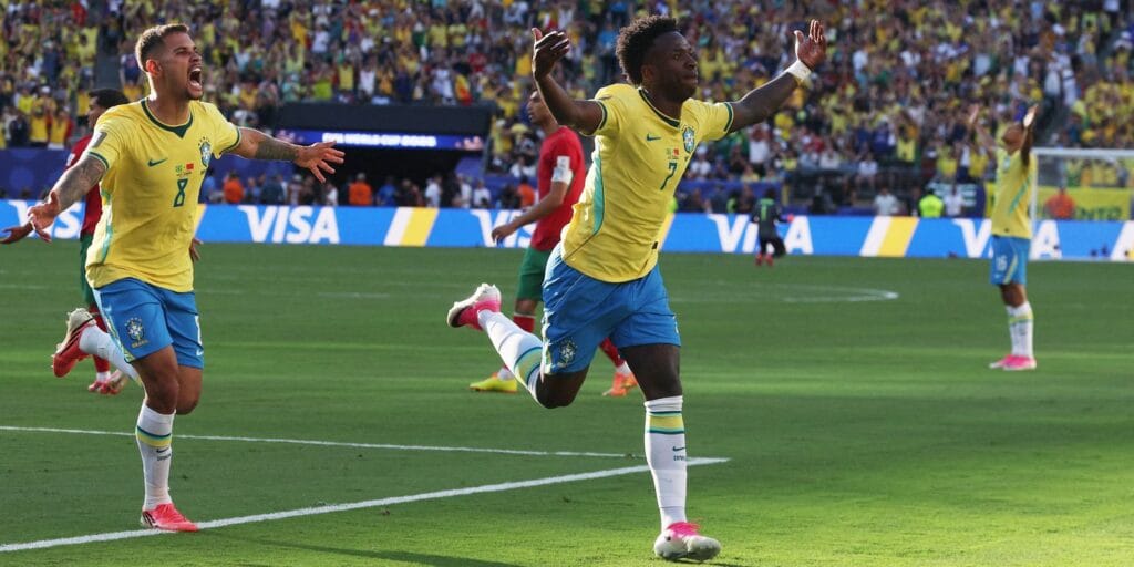Raphinha, Vini Jr. e Douglas Santos se destacam nos números da estreia Raphinha, Vini Jr. e Douglas Santos se destacam nos números da estreia