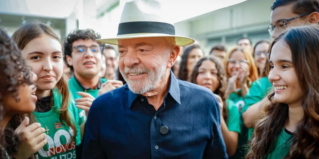 “Quem tinha que aumentar a taxa seríamos nós”, diz Lula sobre EUA “Quem tinha que aumentar a taxa seríamos nós”, diz Lula sobre EUA