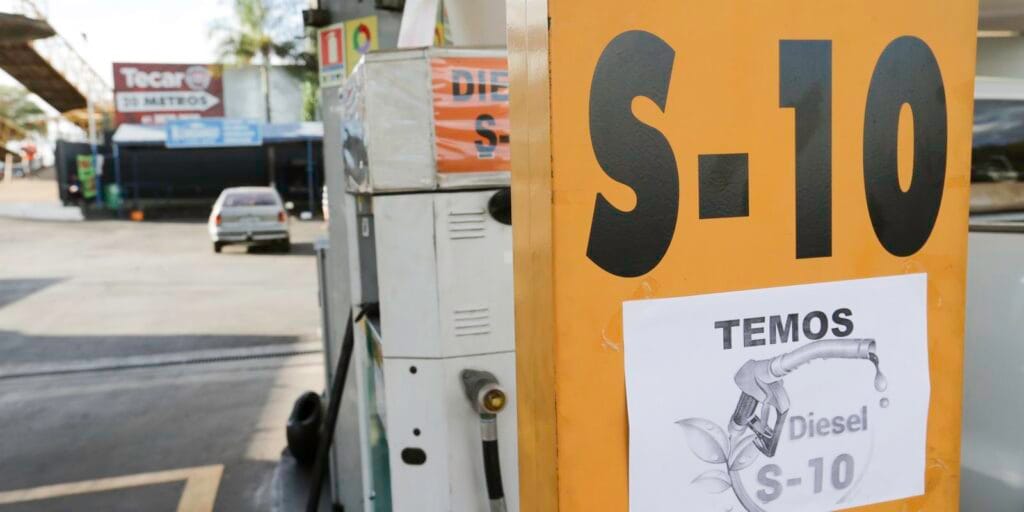 Petrobras ajusta preços do diesel para R$ 1,12 Petrobras ajusta preços do diesel para R$ 1,12