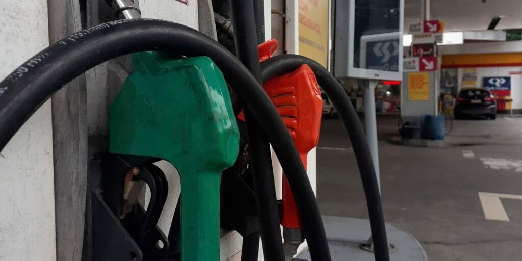 Segunda maior refinaria do país reduz preço da gasolina em 11,3%