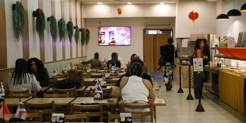 Serviços ocuparam 15,9 milhões e pagaram média de 2,2 mínimos em 2024 Serviços ocuparam 15,9 milhões e pagaram média de 2,2 mínimos em 2024
