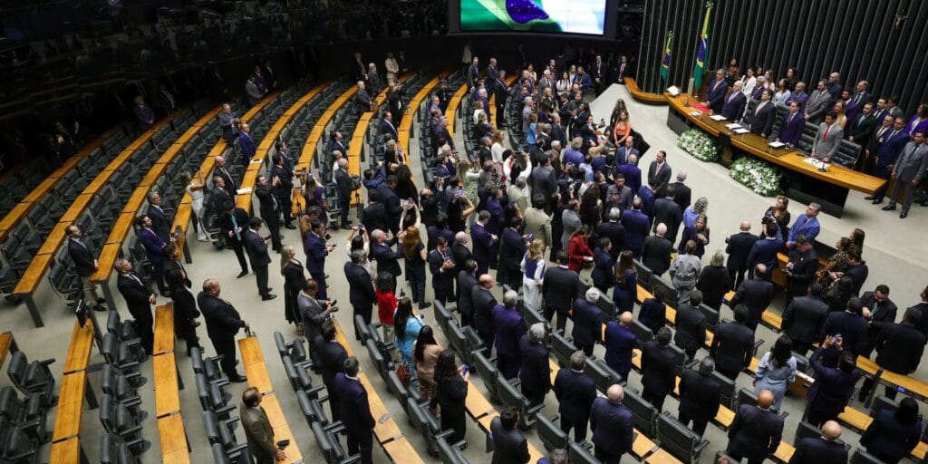 Câmara deve decidir sobre “taxa das blusinhas” nesta segunda Câmara deve decidir sobre “taxa das blusinhas” nesta segunda
