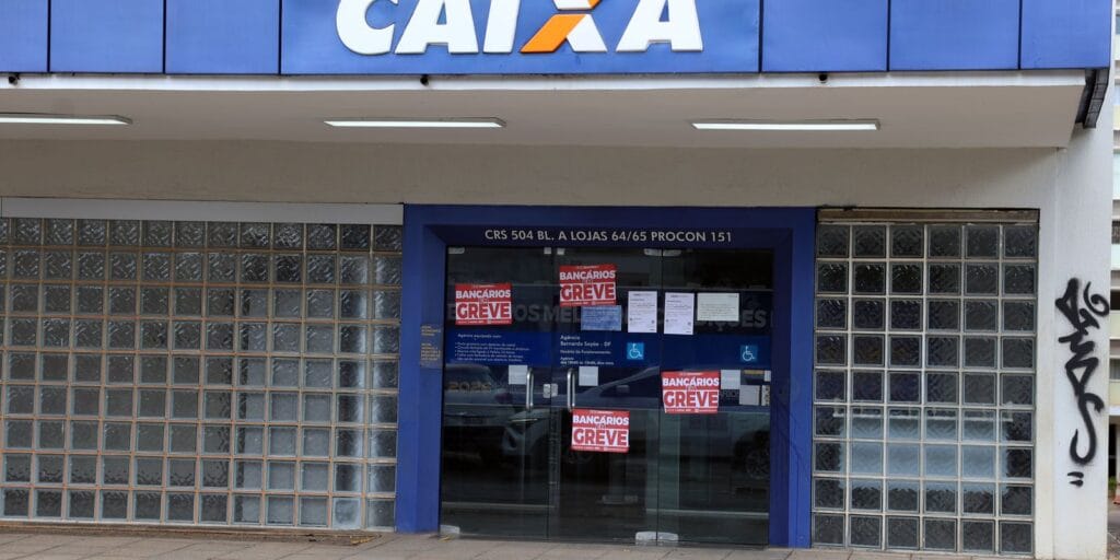 Empregados da Caixa rejeitam proposta da empresa e greve continua Empregados da Caixa rejeitam proposta da empresa e greve continua