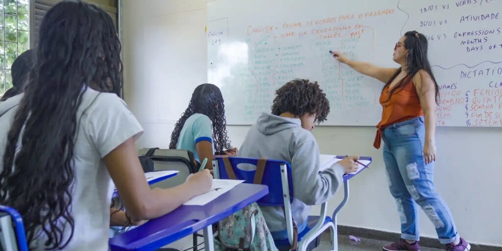 Escolas privadas fora de locais de votação terão aulas no DF Escolas privadas fora de locais de votação terão aulas no DF