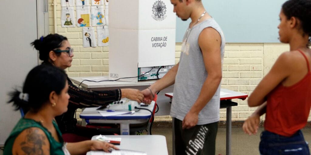 Caminhos da Reportagem: importância do voto para jovens e idosos Caminhos da Reportagem: importância do voto para jovens e idosos