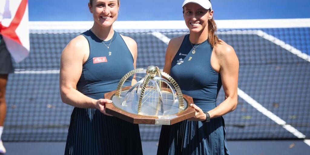 Stefani é bicampeã de duplas do SP Open, o 1º ao lado de Dabrowski Stefani é bicampeã de duplas do SP Open, o 1º ao lado de Dabrowski