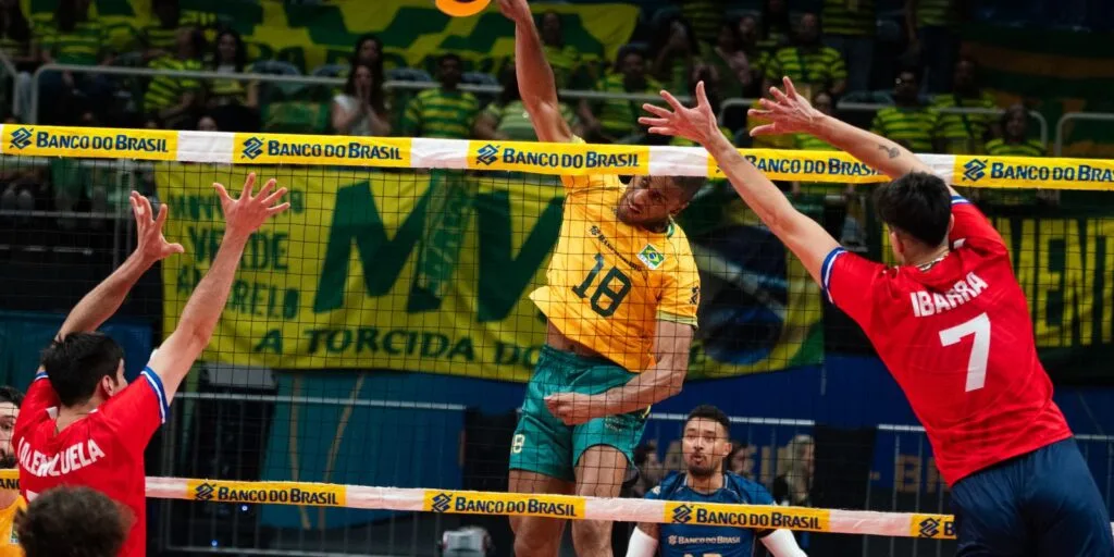 Brasil vence Chile na estreia pelo Sul-Americano de vôlei masculino Brasil vence Chile na estreia pelo Sul-Americano de vôlei masculino