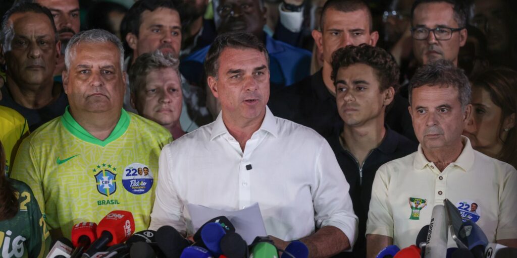 Flávio não reconhece vitória de Lula e tentará anulação do pleito Flávio não reconhece vitória de Lula e tentará anulação do pleito