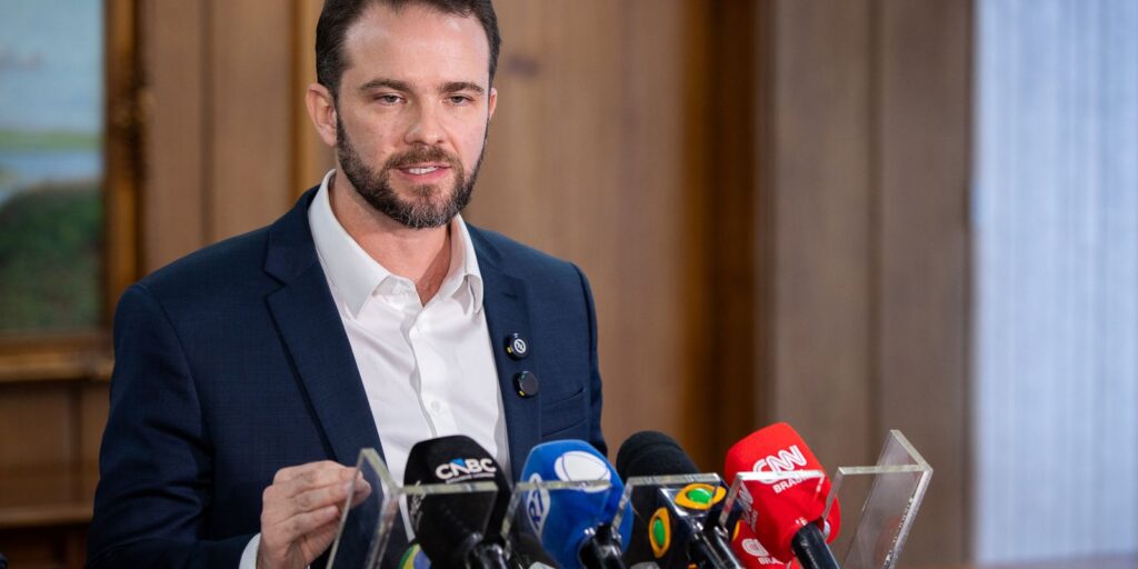 Previsão de superávit no Orçamento de 2027 está mantida, diz Durigan Previsão de superávit no Orçamento de 2027 está mantida, diz Durigan