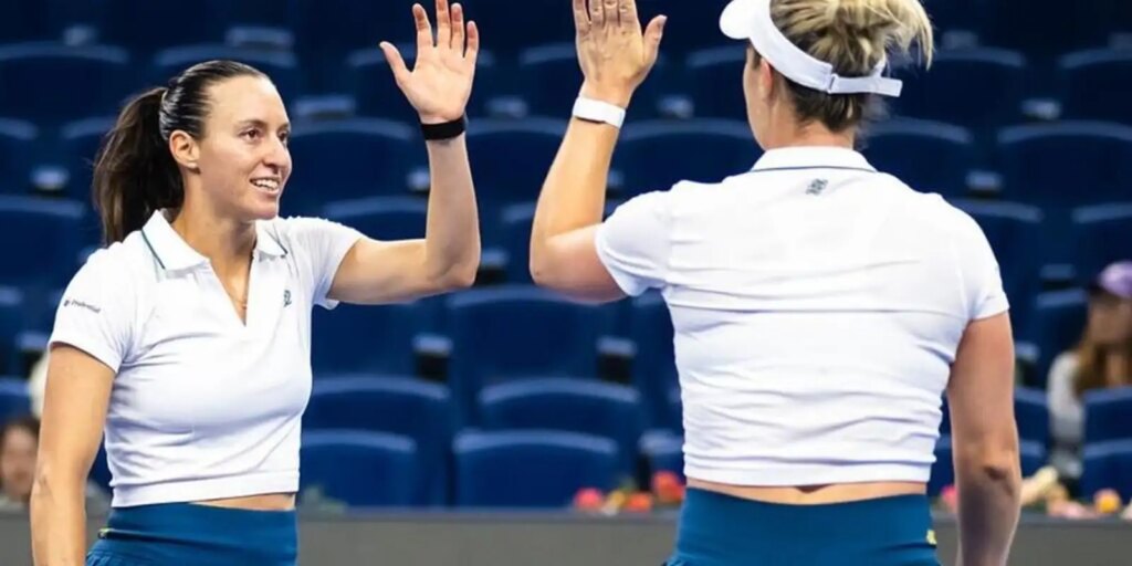 Dupla de Stefani bate campeãs olímpicas e avança à semi em Pequim Dupla de Stefani bate campeãs olímpicas e avança à semi em Pequim