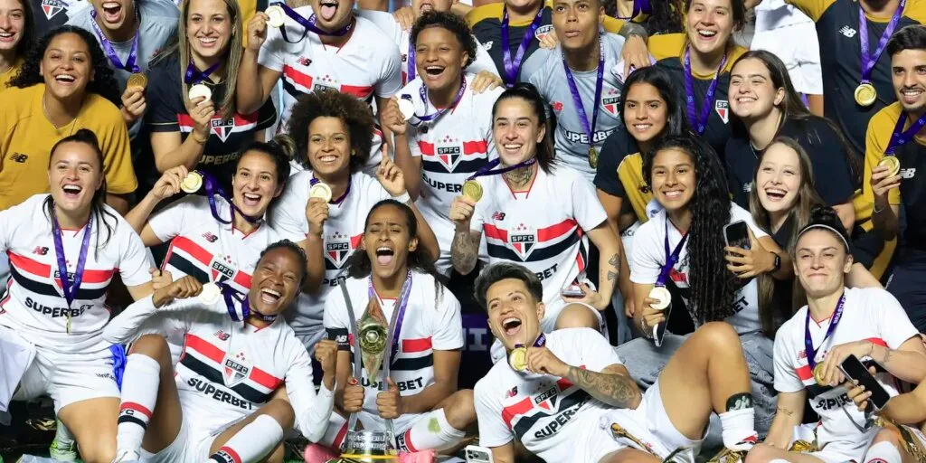 São Paulo segura Corinthians e é campeão brasileiro pela 1ª vez São Paulo segura Corinthians e é campeão brasileiro pela 1ª vez