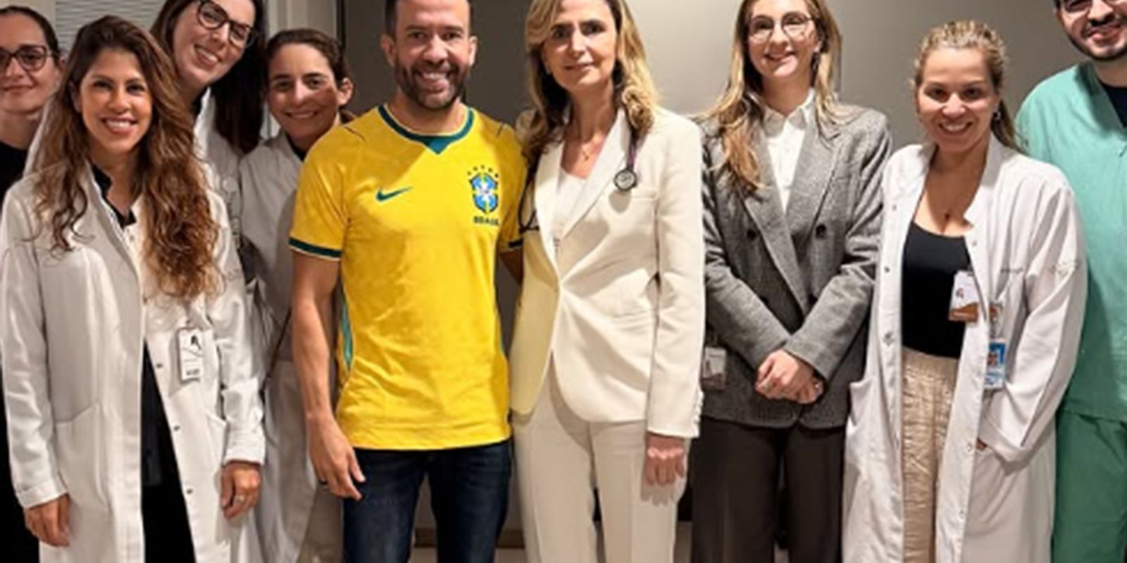 André Janones recebe alta e deixa hospital em São Paulo