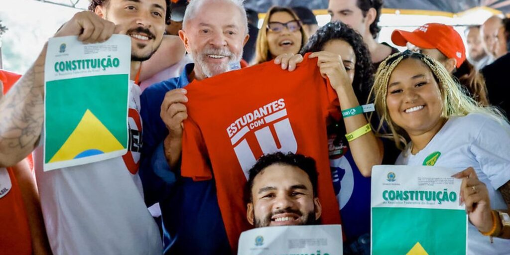 Lula garante versão universitária do “Pé de Meia” caso seja reeleito Lula garante versão universitária do “Pé de Meia” caso seja reeleito