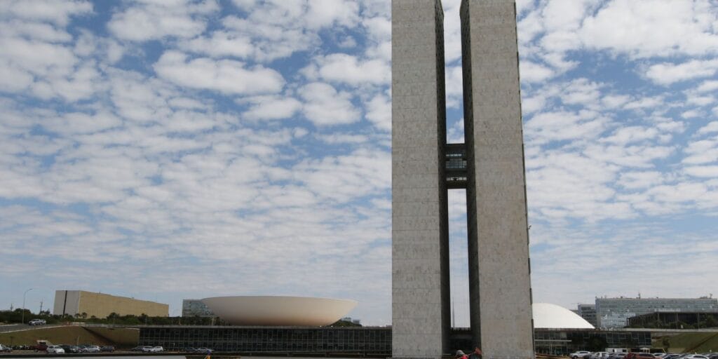 Presidente do Senado marca para segunda votação do fim da escala 6×1