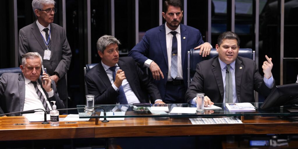 Alcolumbre retira PEC da Segurança Pública da pauta do Senado Alcolumbre retira PEC da Segurança Pública da pauta do Senado
