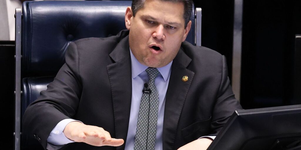 Alcolumbre vai promulgar fim da escala 6×1 nesta sexta Alcolumbre vai promulgar fim da escala 6×1 nesta sexta