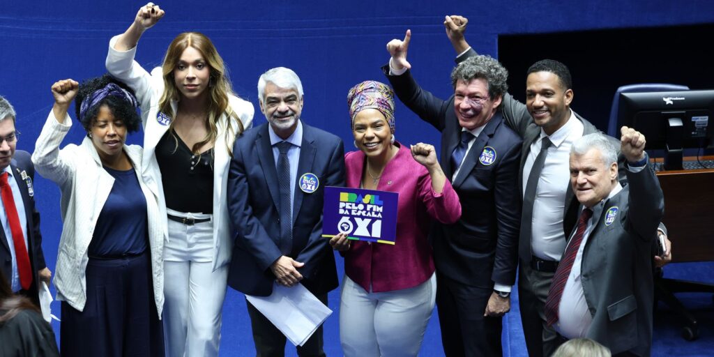 CUT elogia fim da “massacrante” 6×1; CNI quer revisar PEC aprovada CUT elogia fim da “massacrante” 6×1; CNI quer revisar PEC aprovada